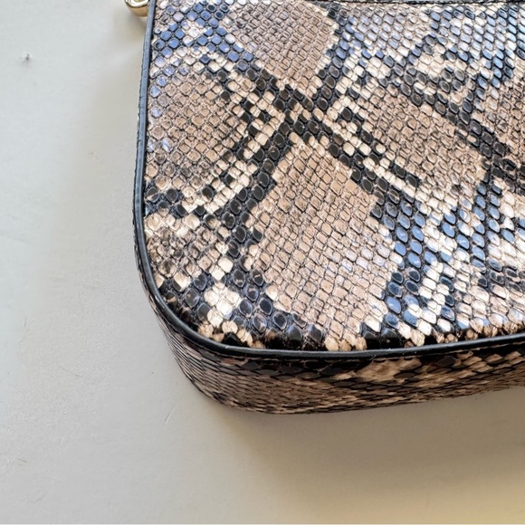 Beautiful Small Snakeskin Patterned Shoulder Bag - Picture 3 of 8